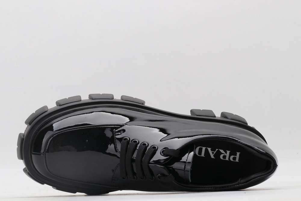 P*rada SNEAKER